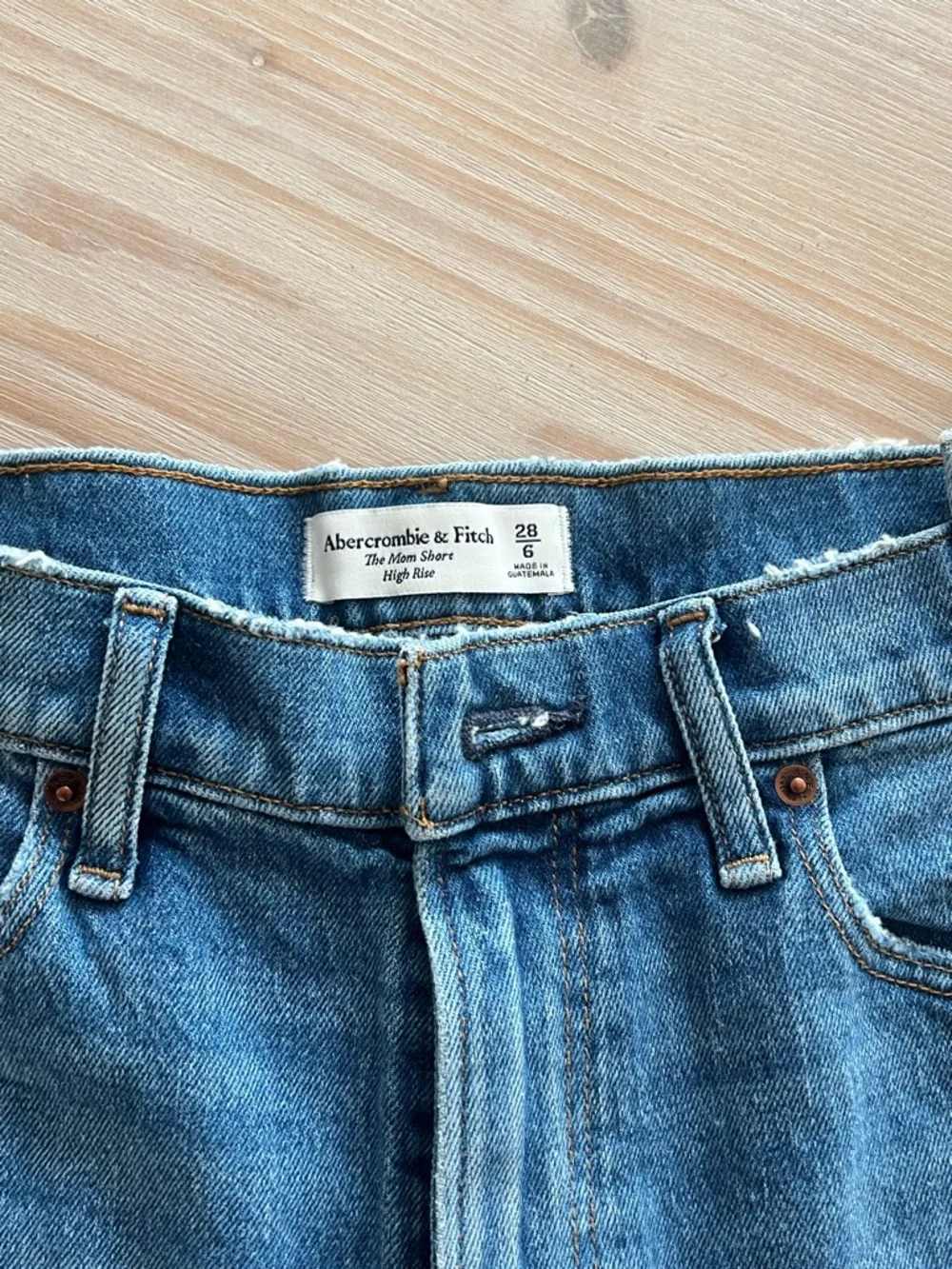 Abercrombie & Fitch The Mom Short High Rise Denim Short Size 28 - Picture 5 of 6